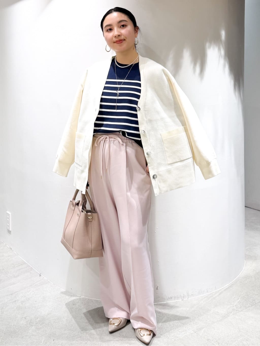 かりんさんの「OPAQUE.CLIP｜金ボタン使いリラクシーニット【洗濯機OK】」を使ったコーディネート