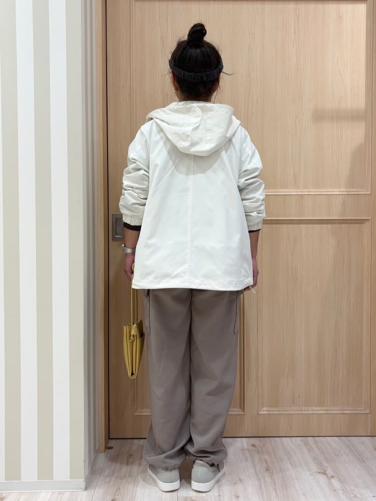 モランさんの「SHOO･LA･RUE｜【防花粉/高レビュー】きれいもかっこいいも叶える 欲張りマウンテンパーカ」を使ったコーディネート