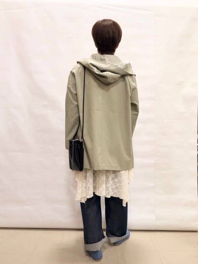 なっちゃんさんの「SHOO･LA･RUE｜【防花粉/洗濯機可/S-LL】ゆったり着られる 大人のテントフーディージャケット」を使ったコーディネート