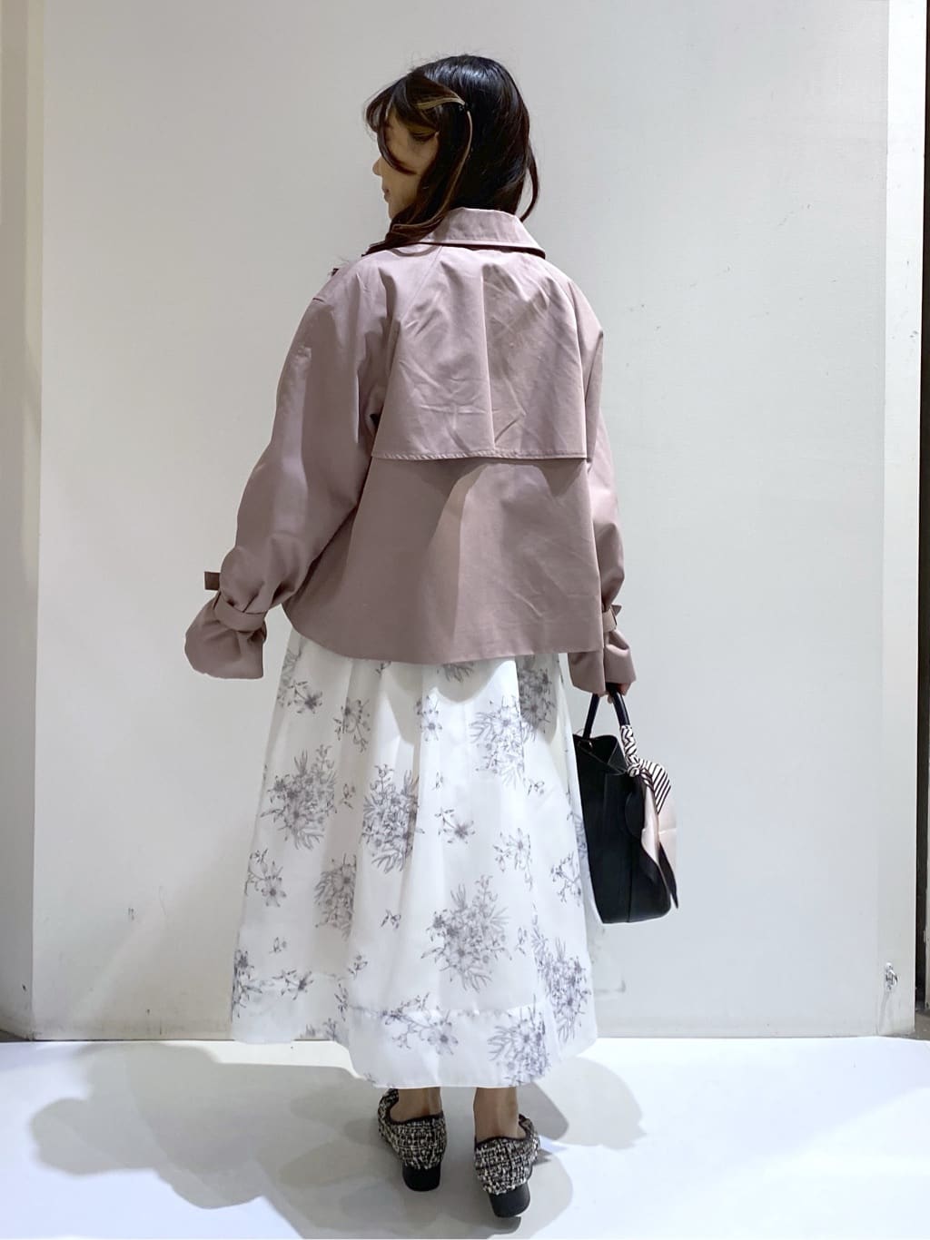 ちぃさんの「OPAQUE.CLIP｜キャンディスリーブショートトレンチコート【洗濯機OK／撥水／防花粉】《5col》」を使ったコーディネート