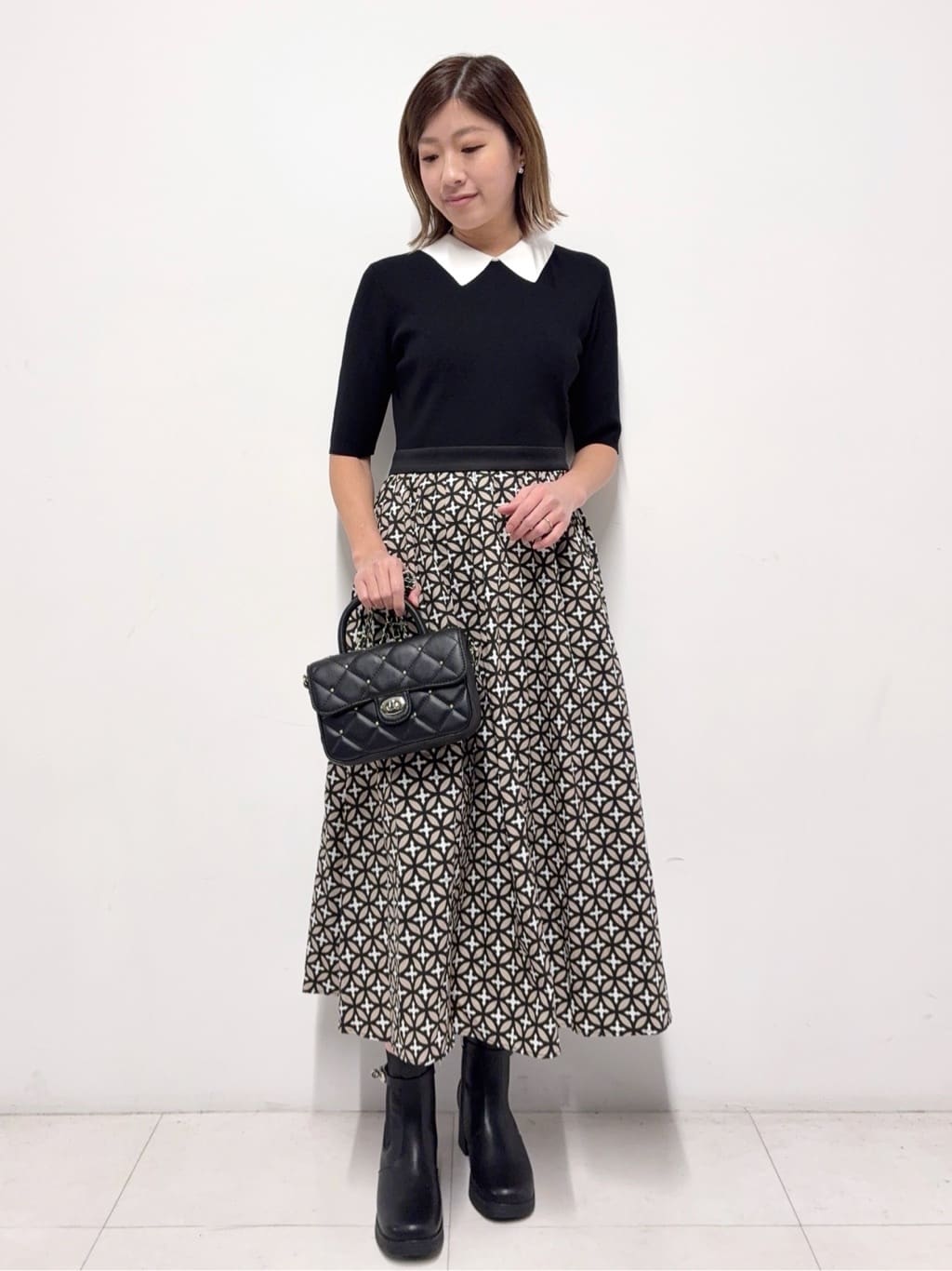 Nishijimaさんの「DRESSTERIOR｜◆【ウォッシャブル】オーバーラップバイカラーニットコンビワンピース」を使ったコーディネート