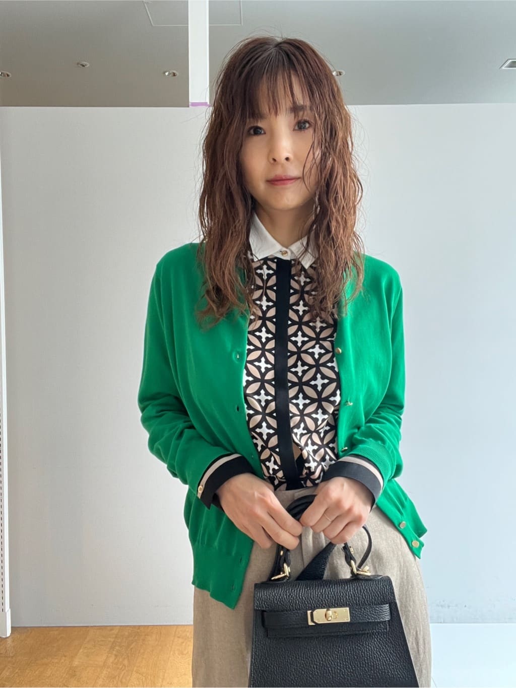 misaさんの「DRESSTERIOR｜【着映え/ウォッシャブル】オーバーラップサークル コンビシャツ」を使ったコーディネート