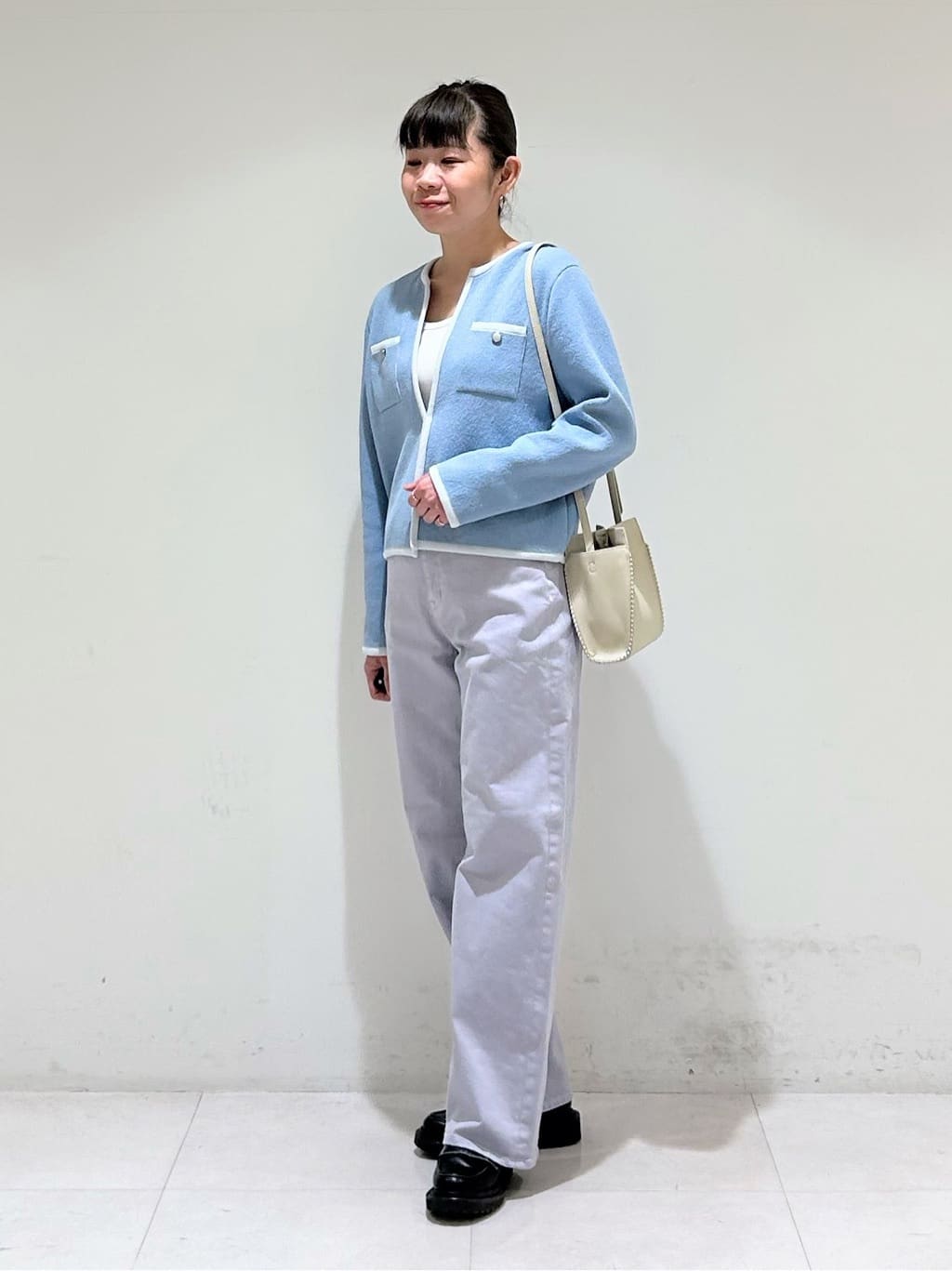 tsuyuさんの「INDIVI｜【合皮】スタッズ風メタルポシェットバッグ」を使ったコーディネート