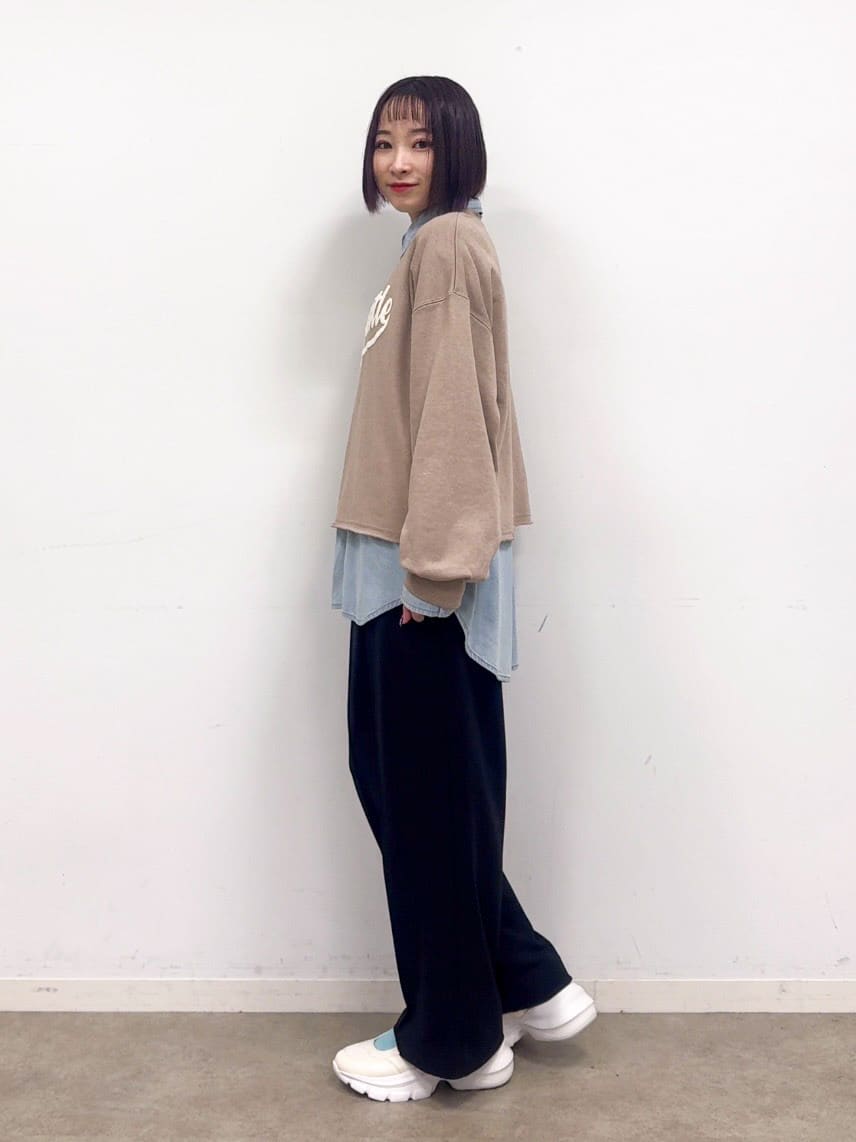 𝐜𝐡𝐢𝐤𝐚さんの「SHOO･LA･RUE｜【防花粉/S-LL】ウエストマークですっきり見え　軽やかスタンドブルゾン」を使ったコーディネート