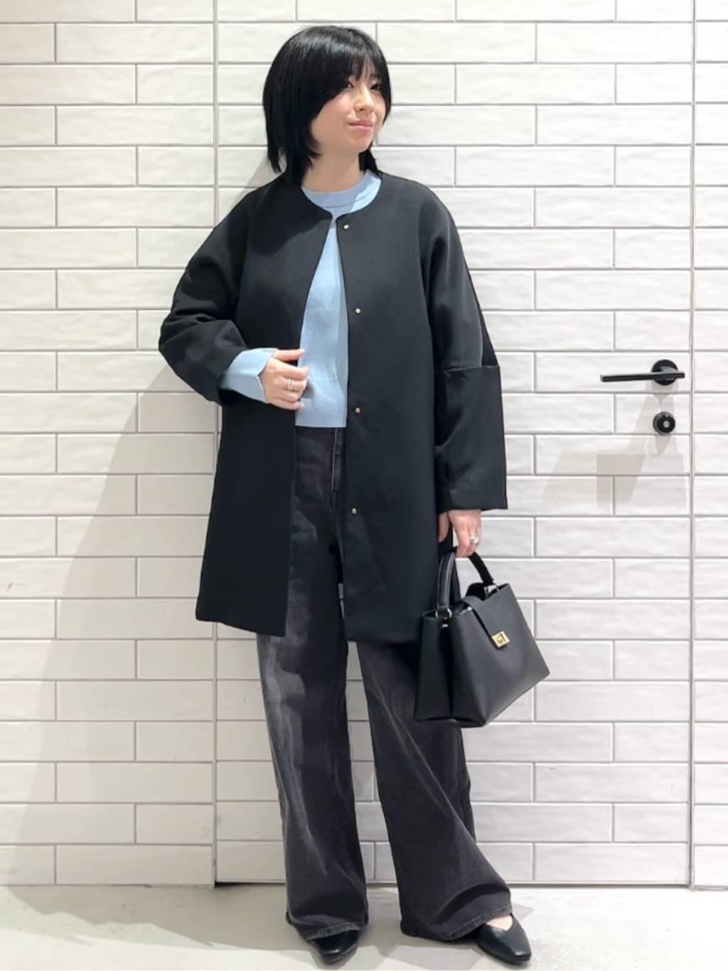 しおりさんの「OPAQUE.CLIP｜フォルムスリーブミドルコート【洗濯機OK】」を使ったコーディネート