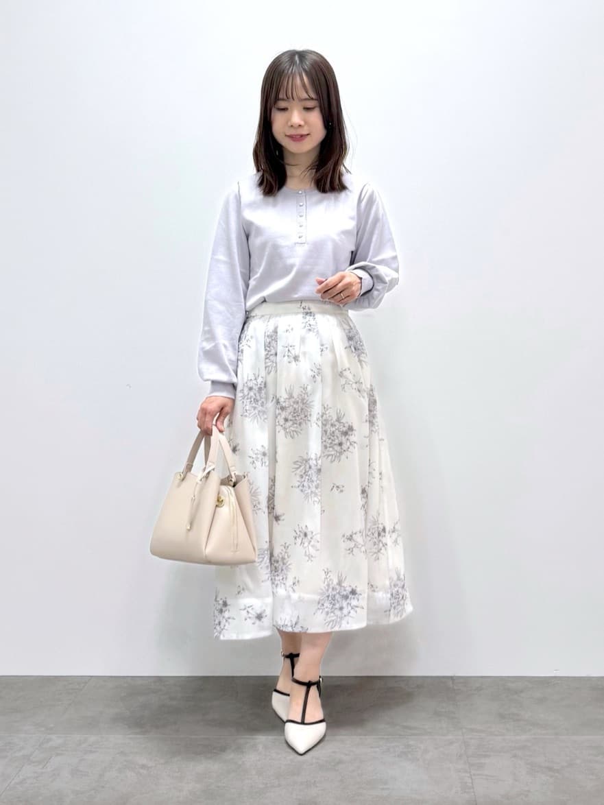 kozuさんの「index｜ビジューボタンヘンリーネックニット【洗濯機OK】」を使ったコーディネート