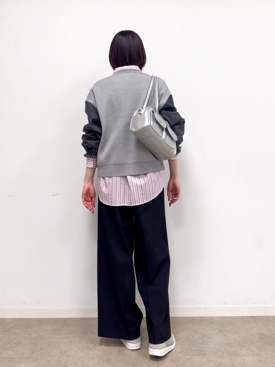 𝐜𝐡𝐢𝐤𝐚さんの「SHOO･LA･RUE｜デニム袖切替ロゴニット」を使ったコーディネート