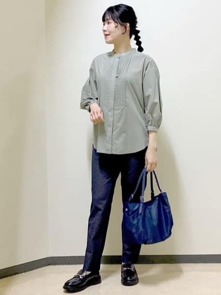  beni_gingerさんの「Reflect｜【程よいゆとり感／体型カバー】ピンタックデザインシャンブレーブラウス」を使ったコーディネート