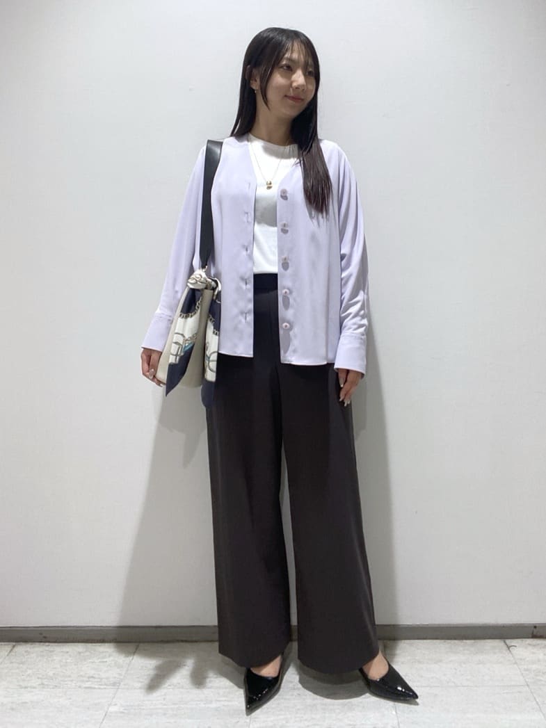 meiさんの「INDIVI｜【洗える／レイヤードにおすすめ】シャーリングレース ロングTシャツ」を使ったコーディネート