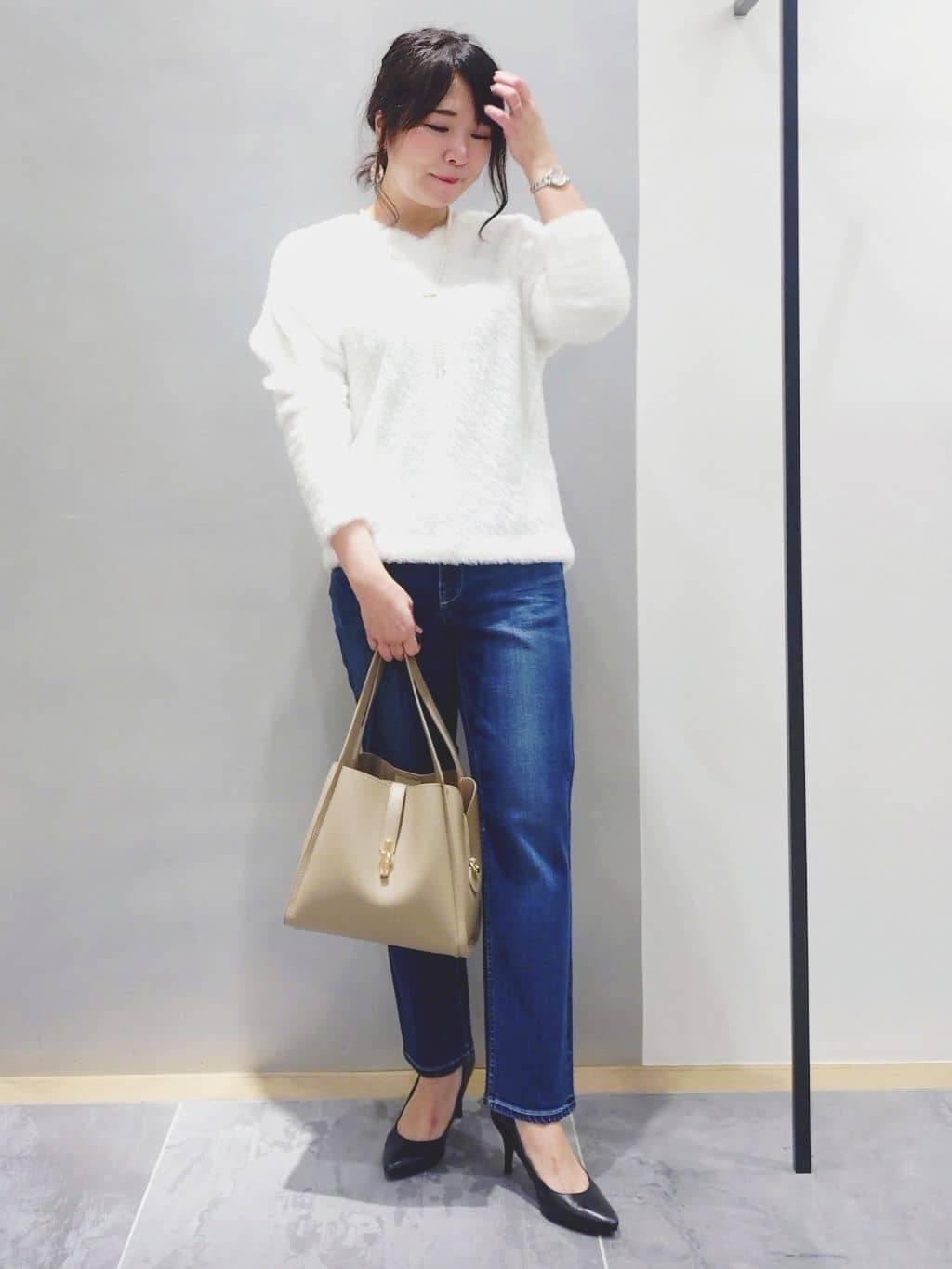 TOMOMIさんの「INDIVI｜【褒められデニム】スリムストレート デニムパンツ」を使ったコーディネート