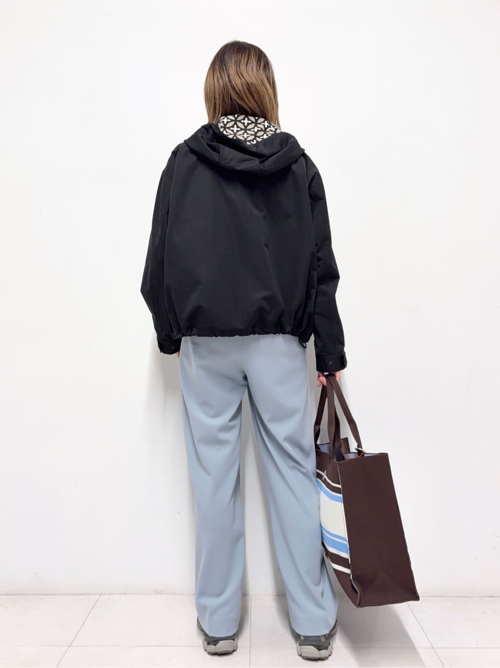 Nishijimaさんの「DRESSTERIOR｜【ウォッシャブル/撥水素材】撥水ツイル マウンテンパーカー」を使ったコーディネート