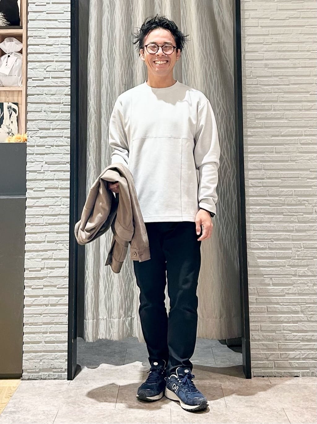 KENJI Iさんの「THE SHOP TK｜ダンボール ステッチ切替デザイン 長袖Tシャツ 洗濯機OK」を使ったコーディネート