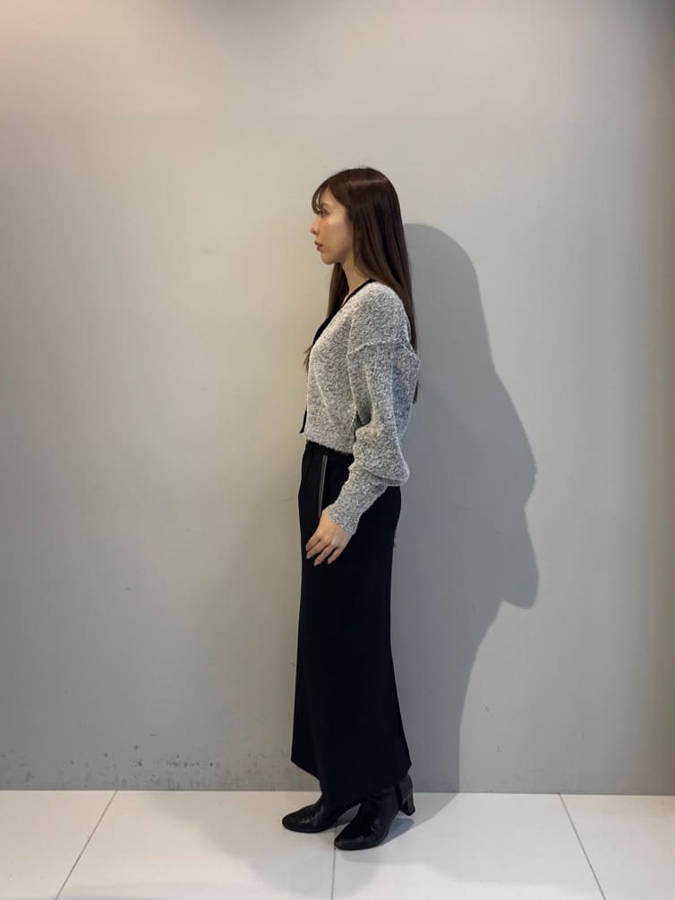 norimiさんの「INDIVI｜ファンシーヤーンVネックカーディガン」を使ったコーディネート