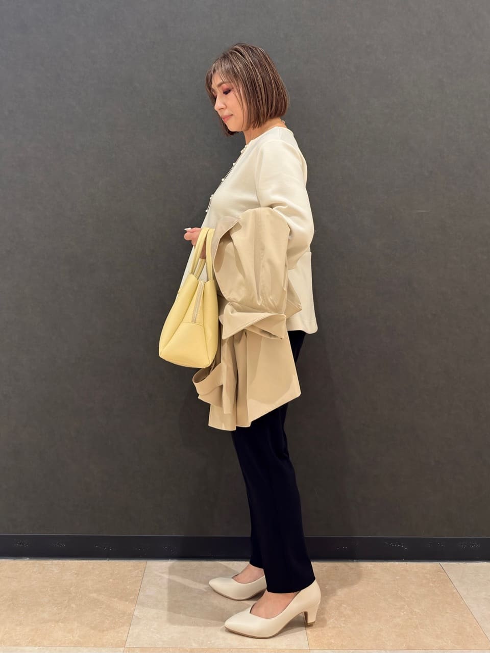 Megさんの「SHOO･LA･RUE｜【セットアップ可/S-LL/なめらかタッチ】上品見え フェイクパール付きペプラムトップス」を使ったコーディネート