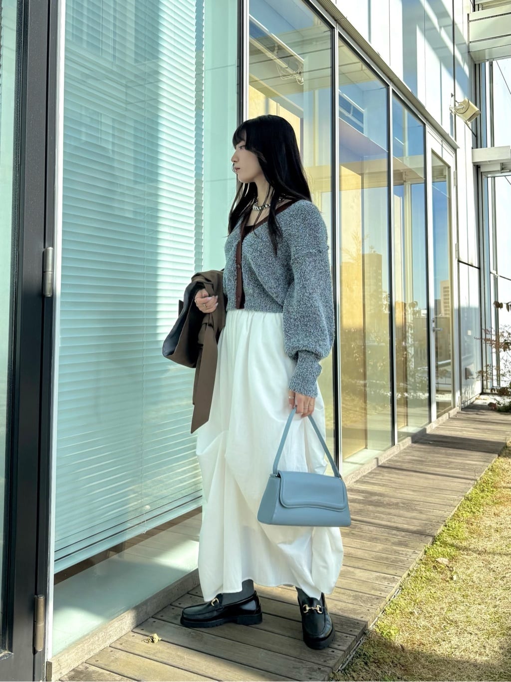 ibukiさんの「INDIVI｜【撥水】ボンディングショートトレンチ」を使ったコーディネート