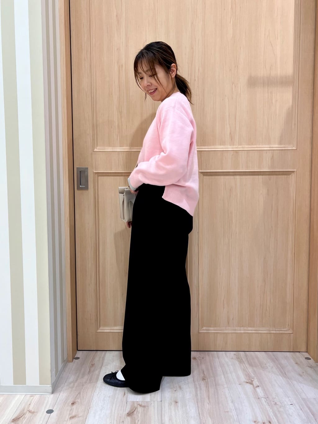 Kyokoさんの「SHOO･LA･RUE｜【洗濯機可/S-LL/インしなくても着られる】1枚で決まる　レイヤード風スウェットライクニット」を使ったコーディネート