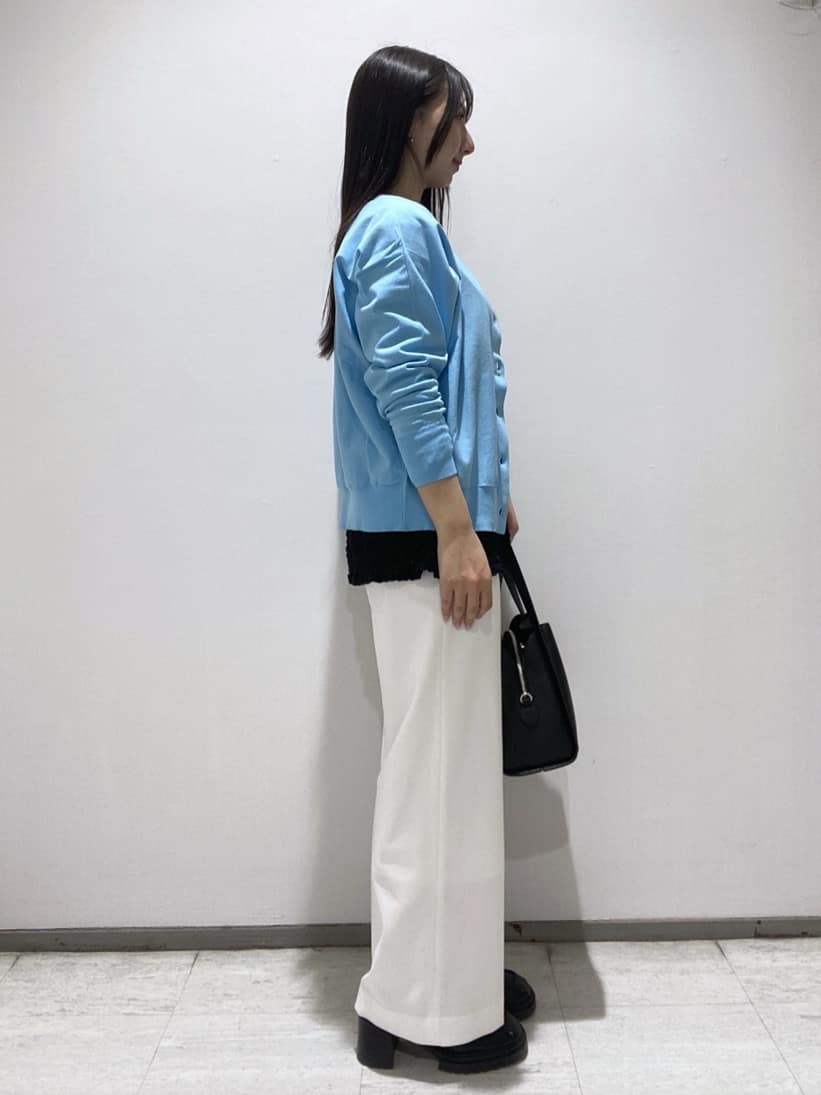 meiさんの「INDIVI｜【洗える／前後2WAY／アンサンブル可能】ドルマンスリーブカーディガン」を使ったコーディネート