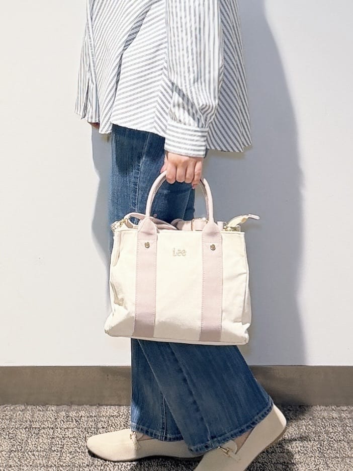みーさんの「grove｜【選べる着丈】美シルエットデニムソフトフレアーパンツ」を使ったコーディネート