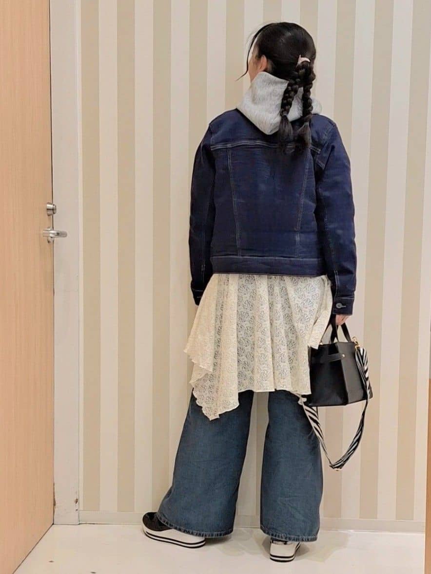 Saoさんの「SHOO･LA･RUE｜【セットアップ可/S-LL/なめらかタッチ】選べる3柄 ロゴ入りプルパーカ」を使ったコーディネート