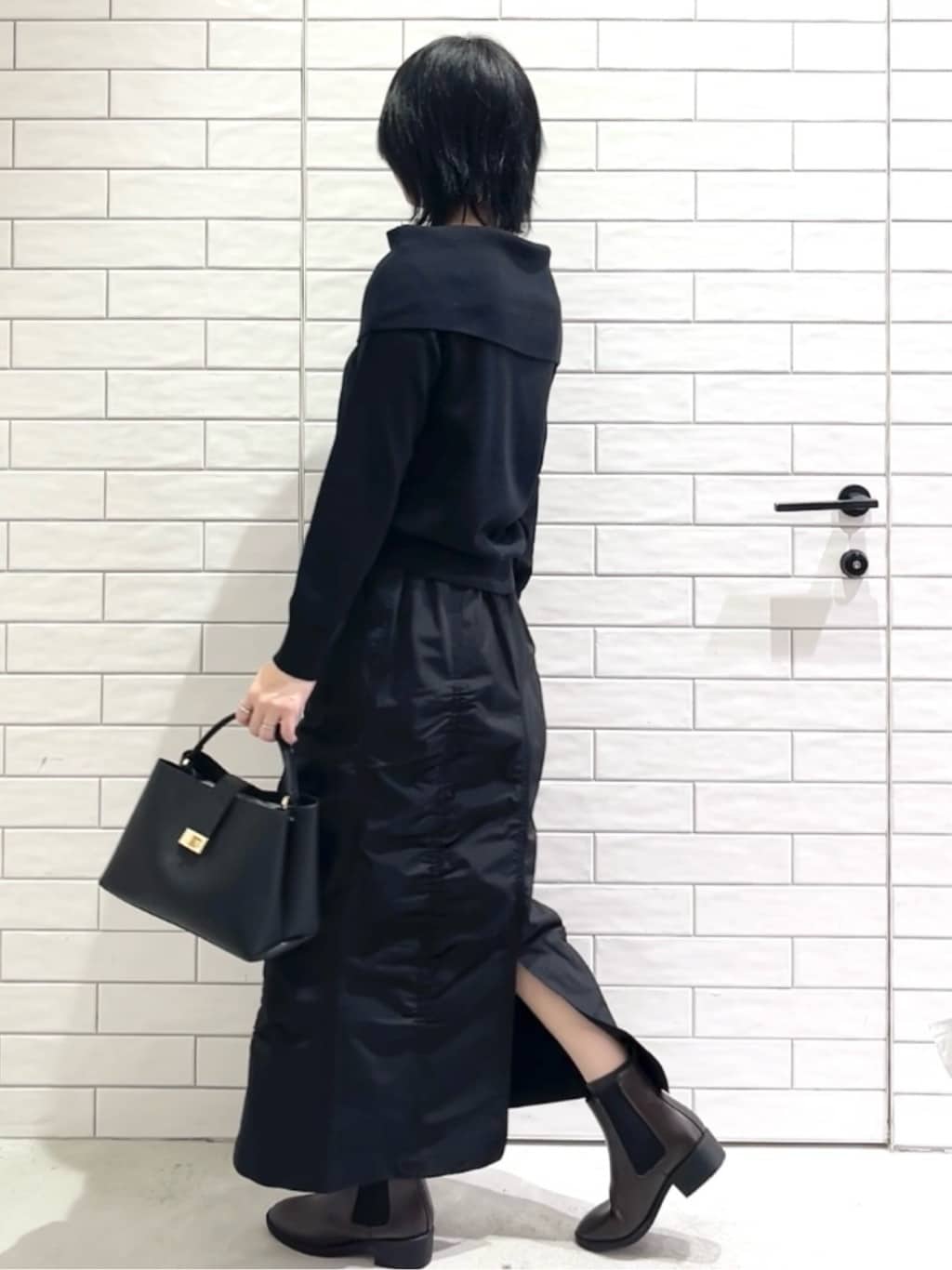 しおりさんの「OPAQUE.CLIP｜オフショルダーデザインニット【洗濯機OK】」を使ったコーディネート