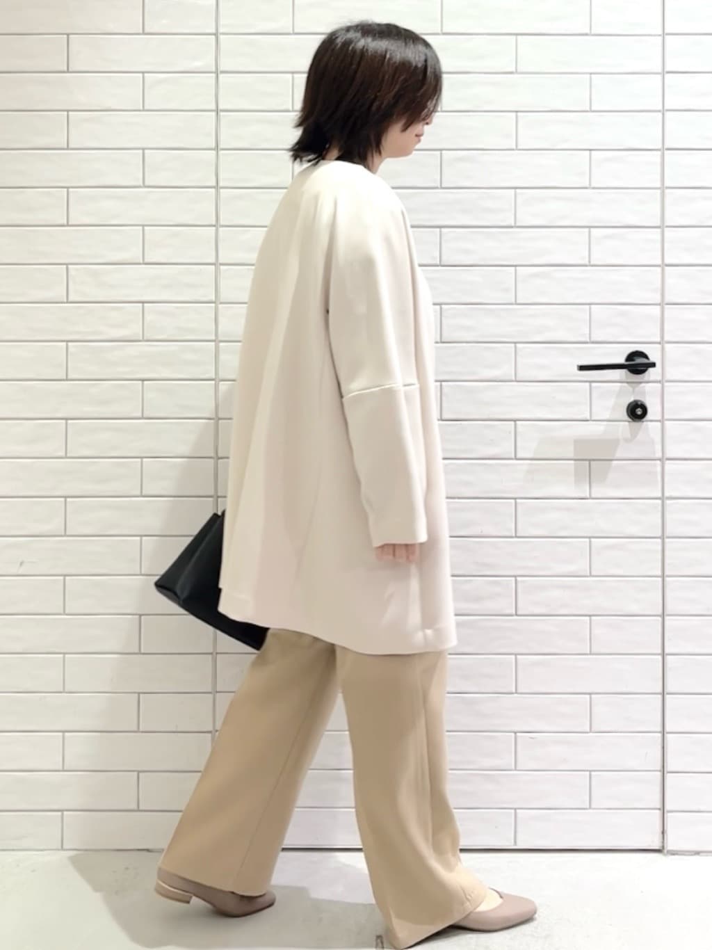しおりさんの「OPAQUE.CLIP｜フォルムスリーブミドルコート【洗濯機OK】」を使ったコーディネート