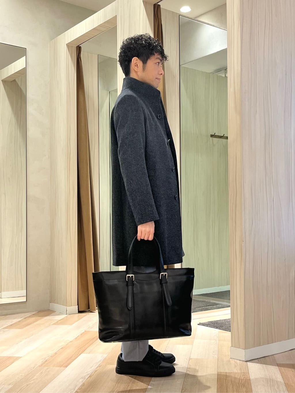 URAさんの「TAKEO KIKUCHI｜カシミヤブレンド ビーバー調ピンヘッドスタンドカラーコート」を使ったコーディネート