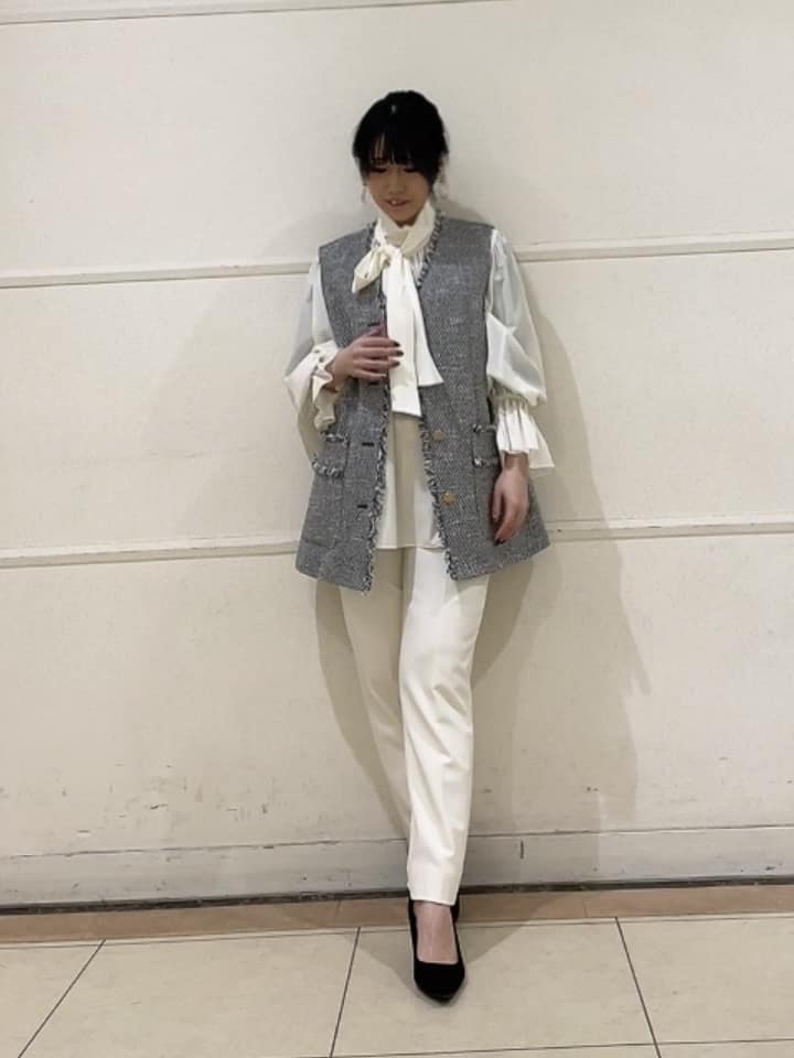 watanabeさんの「UNTITLED｜【オンオフ使える】スラブツイード ジレ」を使ったコーディネート