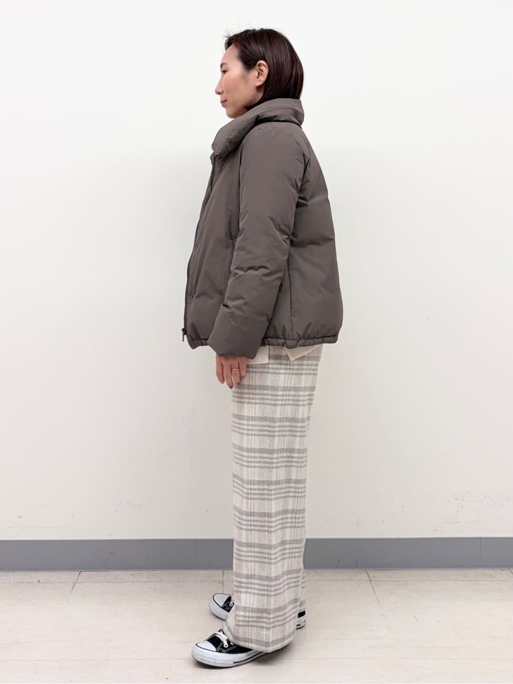 YUKARIさんの「INDIVI｜【撥水／洗える／デザイン衿】ステッチレス ショートダウンコート」を使ったコーディネート