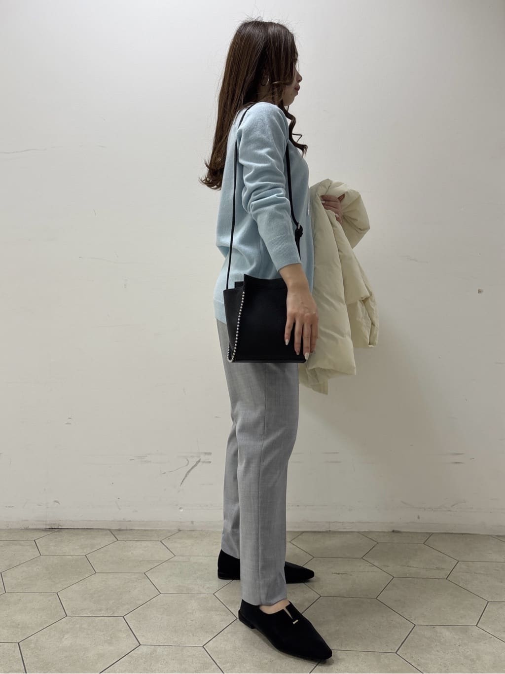 kahoさんの「INDIVI｜【洗える／チュニック丈／カシミヤ混】スリットデザインVネックニット」を使ったコーディネート