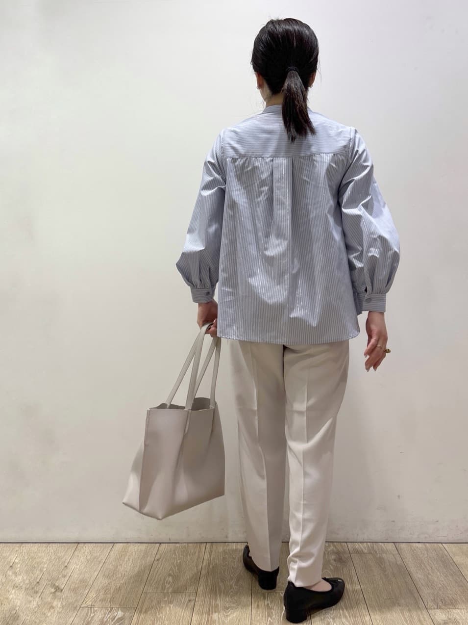 mameさんの「index｜フリルキーネックシャツ【洗濯機OK／イージーアイロン／防シワ】《XS～LL／7col》」を使ったコーディネート