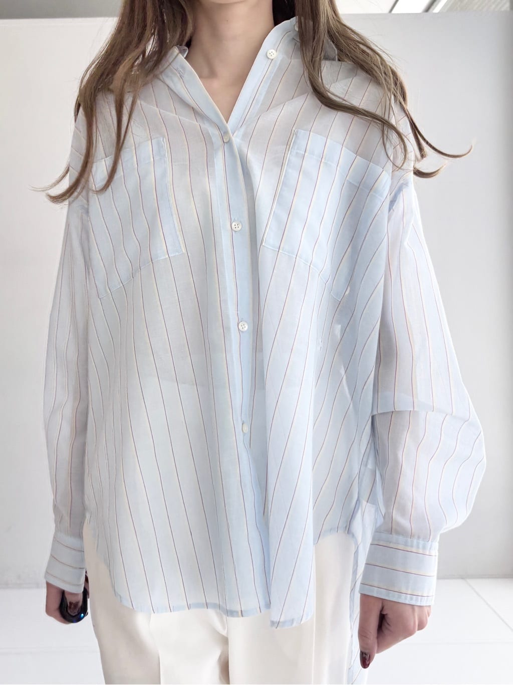 清水夏姫さんの「DRESSTERIOR｜シアー ストライプシャツ」を使ったコーディネート