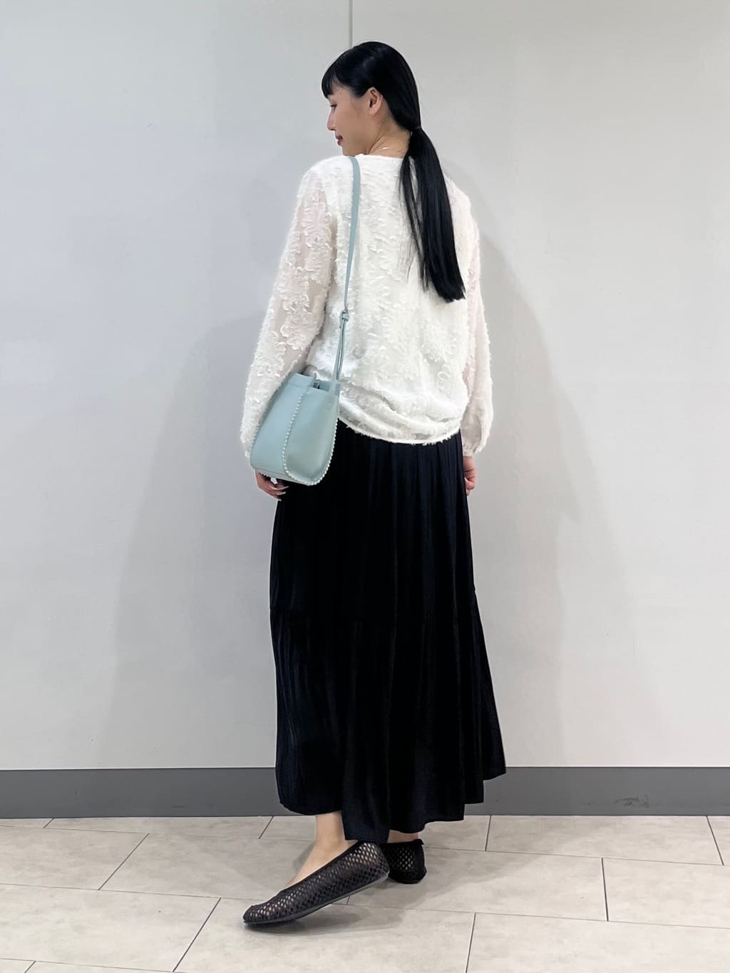 hasuさんの「INDIVI｜【華やか／大人シアー／セレモニー】カットフリンジブラウス」を使ったコーディネート