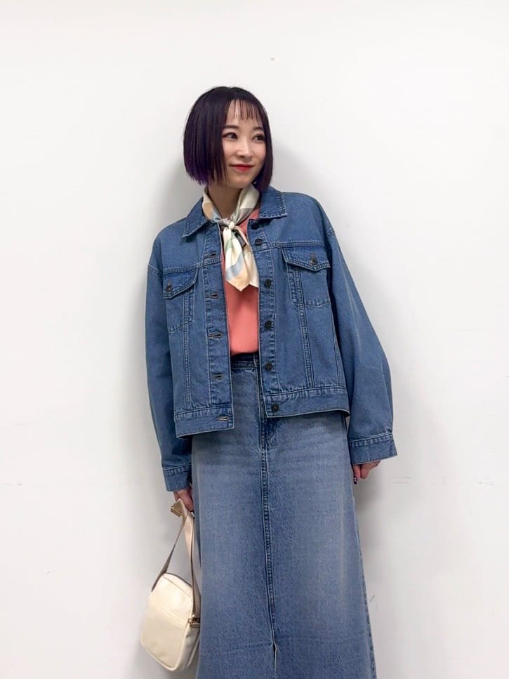 𝐜𝐡𝐢𝐤𝐚さんの「SHOO･LA･RUE｜【SHOO・LA・RUE DENIM】羽織るだけでこなれる　オーバーサイズデニムジャケット」を使ったコーディネート