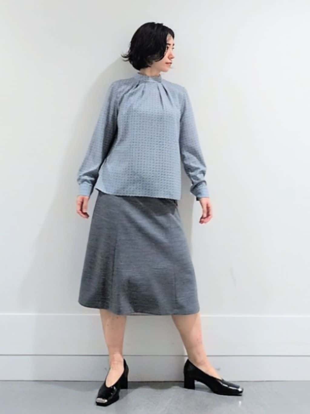 ミズタさんの「UNTITLED｜【洗える/お仕事着】ジオメトリック ハイネックブラウス」を使ったコーディネート