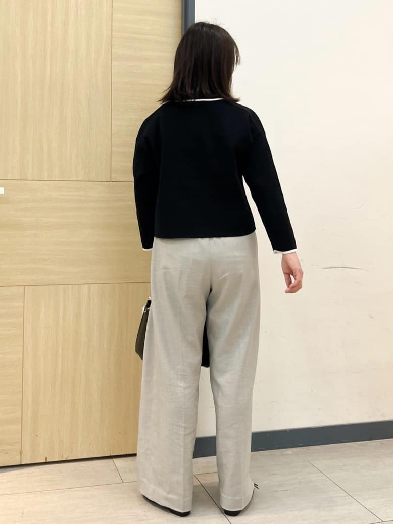 YOさんの「grove｜高評価！一枚でも羽織でも、大人のTOPS風カーディガン」を使ったコーディネート