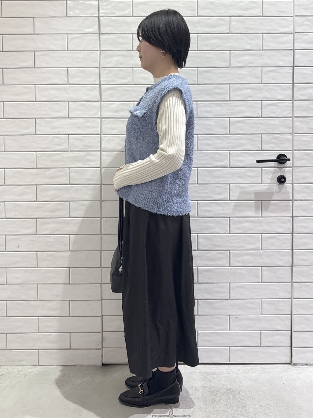 ayumiさんの「OPAQUE.CLIP｜変形金ボタンニットベスト【洗濯機OK】」を使ったコーディネート