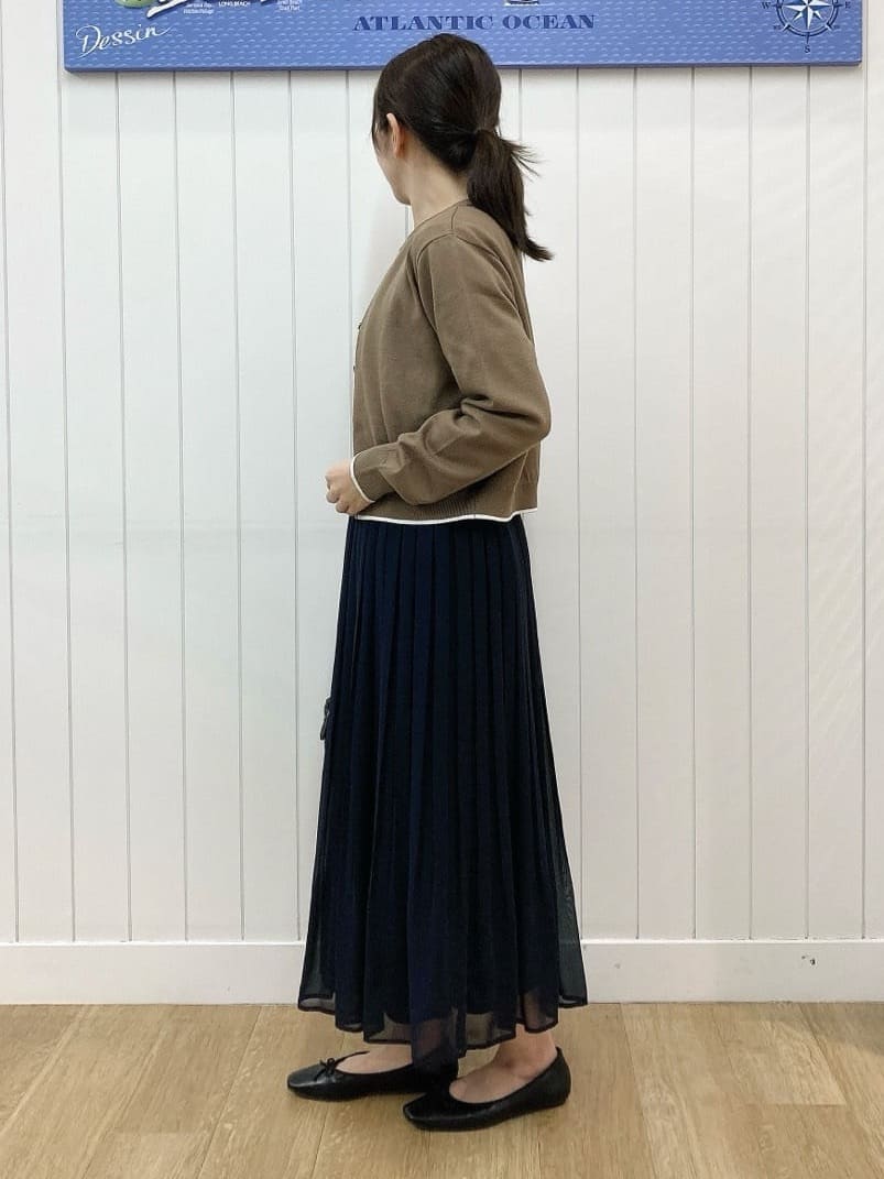 yoshiさんの「Dessin｜【2点セット・洗える】ニットカーディガン&times;ノースリーブワンピース」を使ったコーディネート