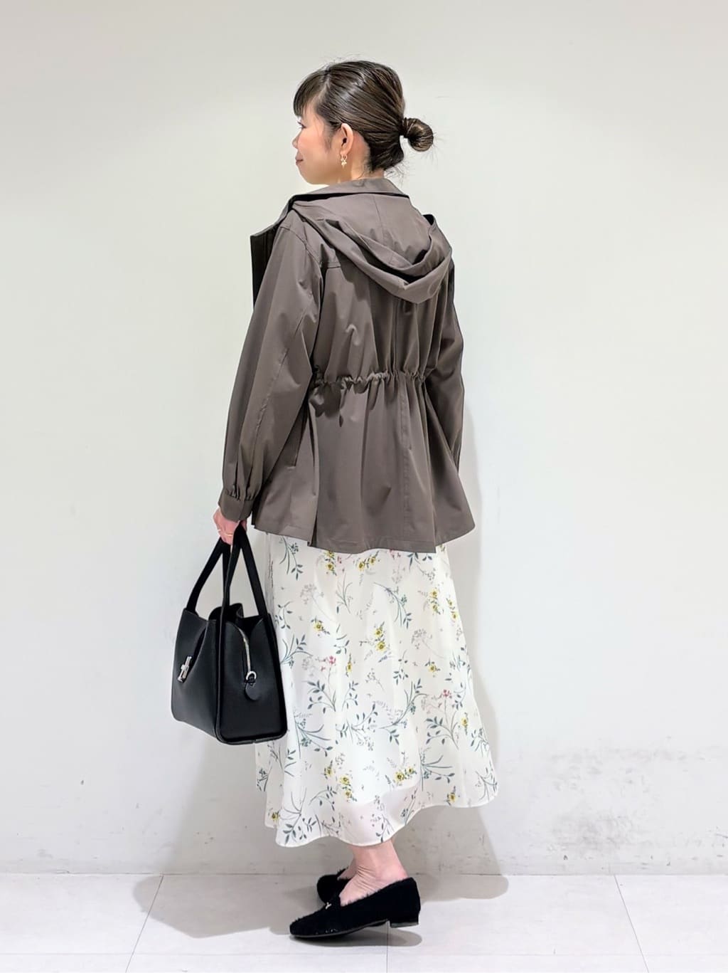 tsuyuさんの「INDIVI｜【合皮／ミドルサイズ】春カラーフォルムバッグ」を使ったコーディネート