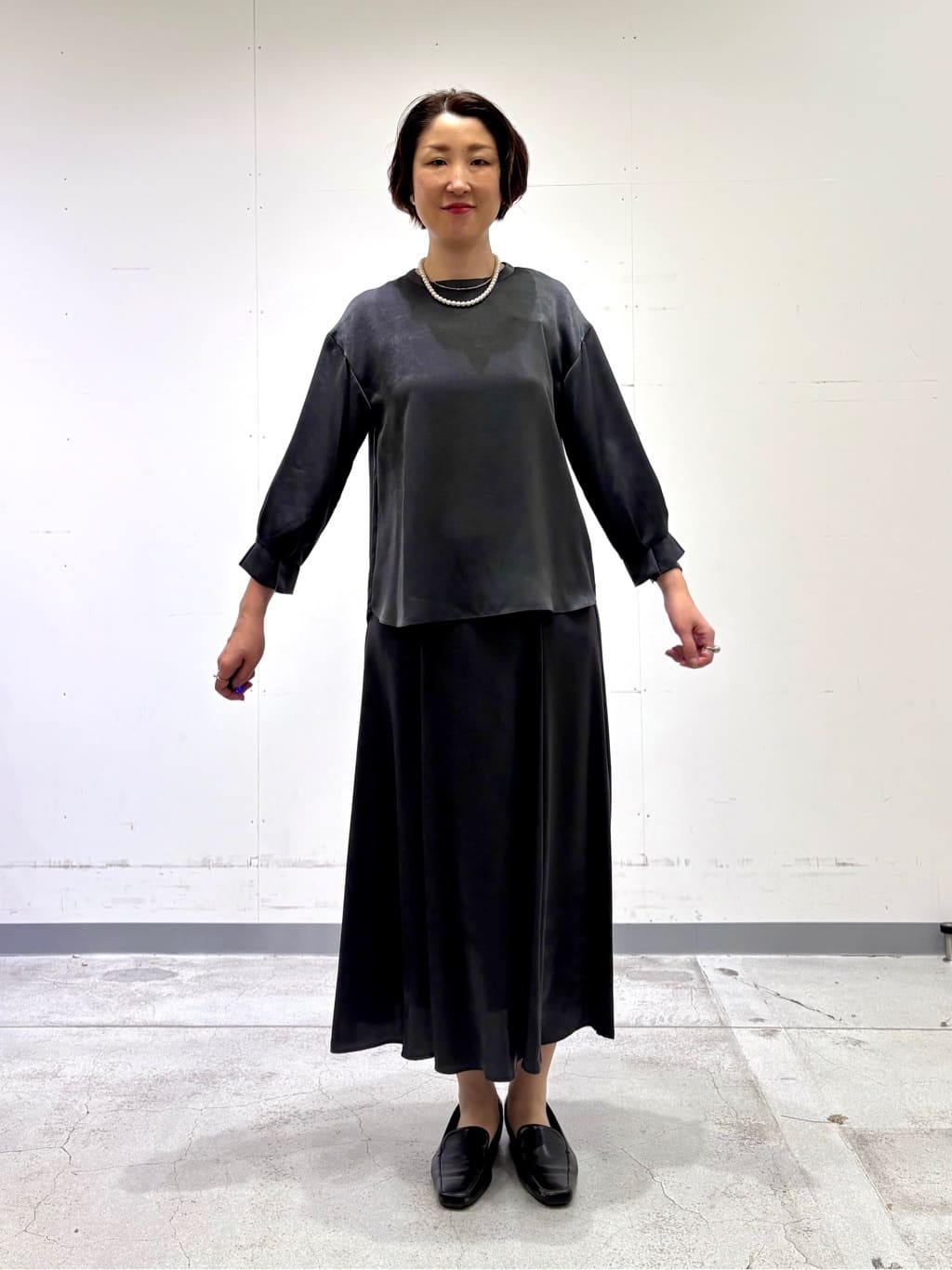 yuriさんの「INDIVI｜【セットアップ可能】スエード調サテンブラウス」を使ったコーディネート