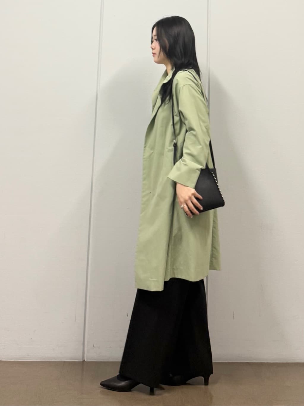 mizukiさんの「INDIVI｜【撥水／軽量】ミニマル スタンドカラーコート」を使ったコーディネート