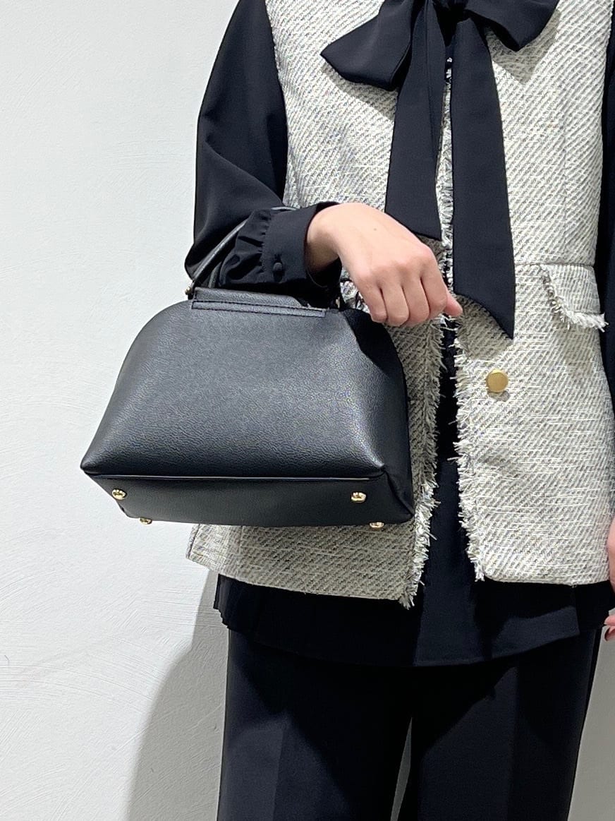 Fujiharuさんの「grove｜【マシンウォッシュ/防シワ/UVカット】裾プリーツ取り外しボウタイブラウス」を使ったコーディネート