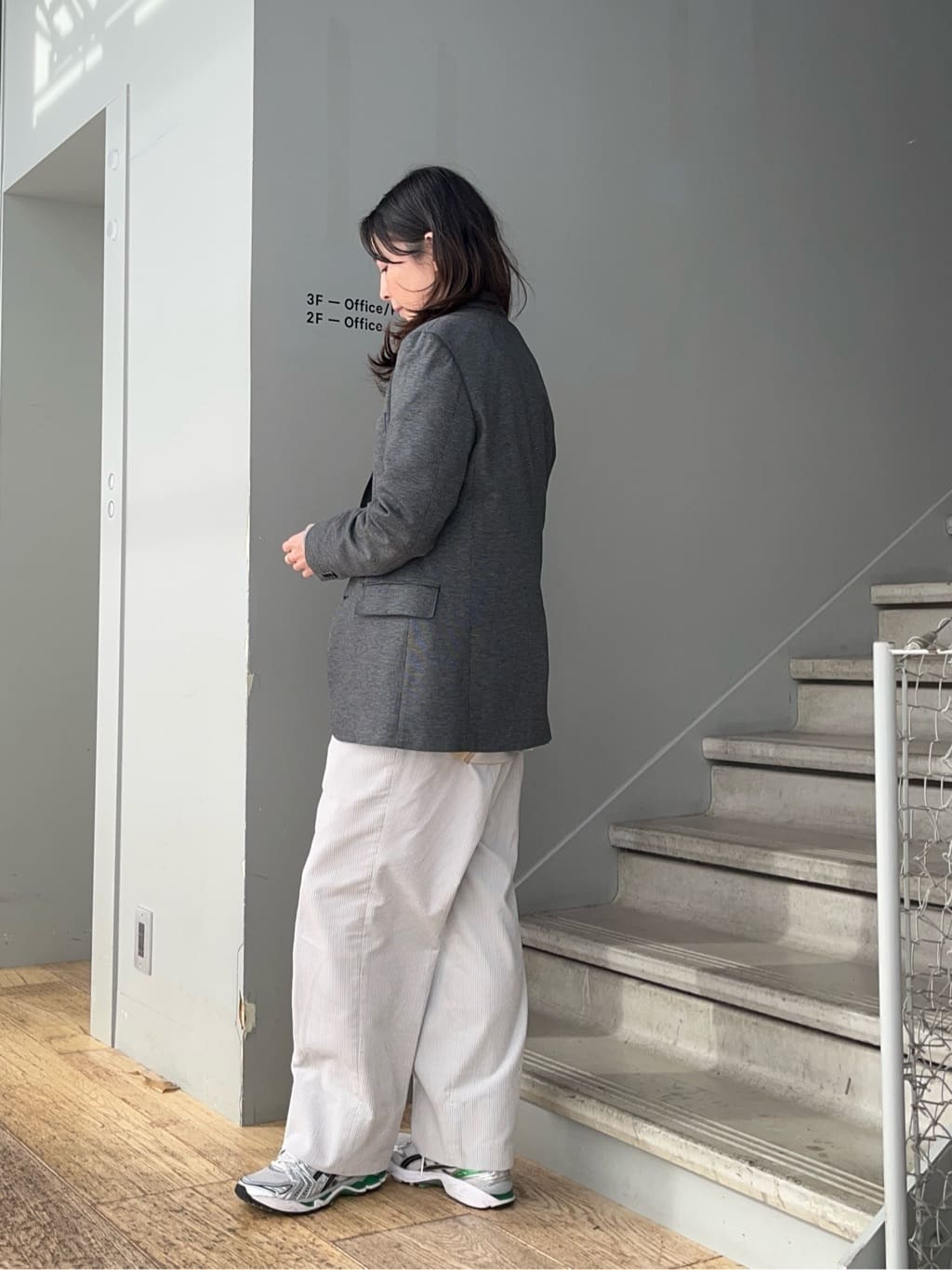 神野（jinno）さんの「TAKEO KIKUCHI｜【Air Palette Knit】ワンポイント カラーニット プルオーバー」を使ったコーディネート