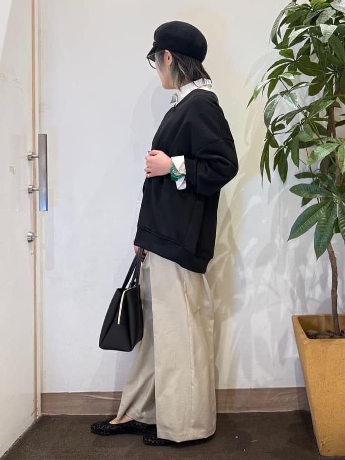misakiさんの「SHOO･LA･RUE｜【選べる色・柄/S-LL】通年使える レギュラーカラーシャツ」を使ったコーディネート