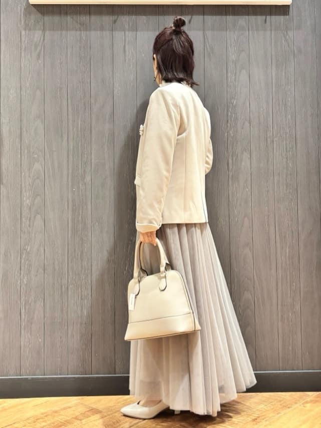 meiさんの「SHOO･LA･RUE｜【洗濯機可/セットアップ可/S-3L】きちんと楽に。カットジョーゼットノーカラージャケット」を使ったコーディネート