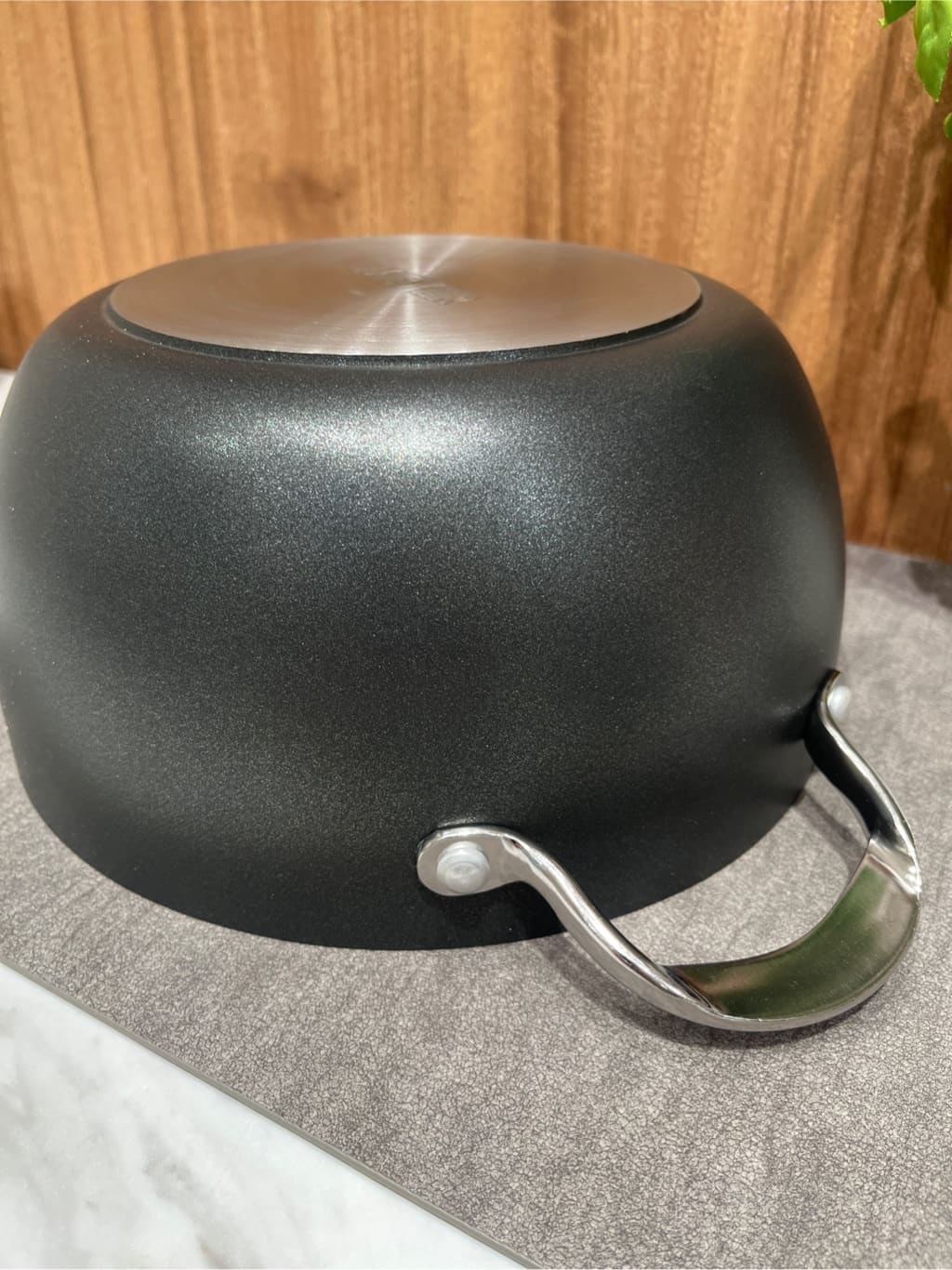 アリオ川口さんの「212 KITCHEN STORE｜ライトポット　BLACK ＜MEYER  マイヤー＞」を使ったコーディネート