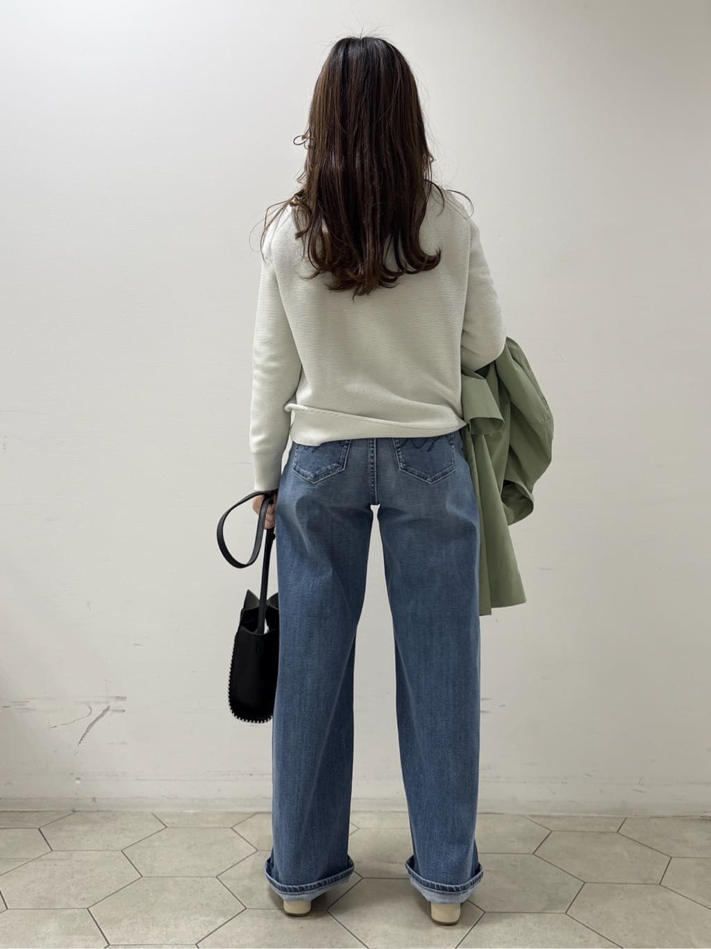 kahoさんの「INDIVI｜【褒められデニム】ワイドストレート デニムパンツ」を使ったコーディネート