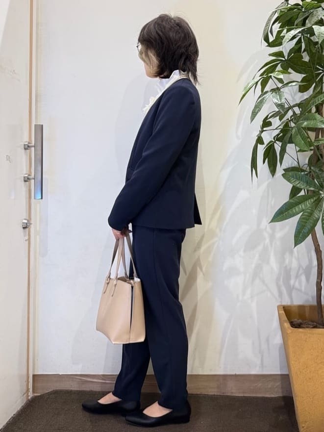 misakiさんの「SHOO･LA･RUE｜【洗濯機可/セットアップ可/S-3L】きちんと楽に。カットジョーゼットノーカラージャケット」を使ったコーディネート