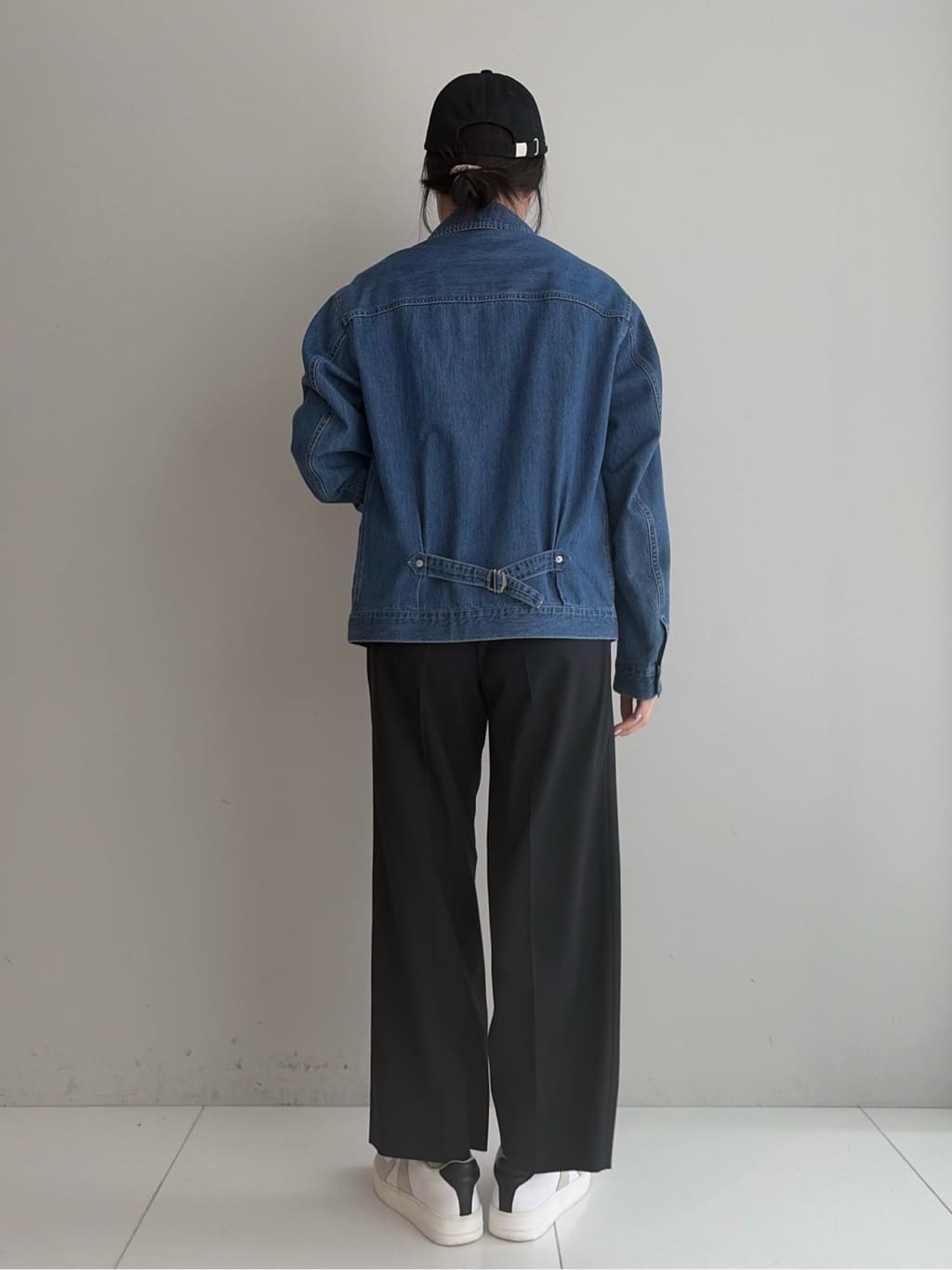 Akutagawaさんの「TAKEO KIKUCHI｜ワンストローク刺繍 半袖 Tシャツ」を使ったコーディネート