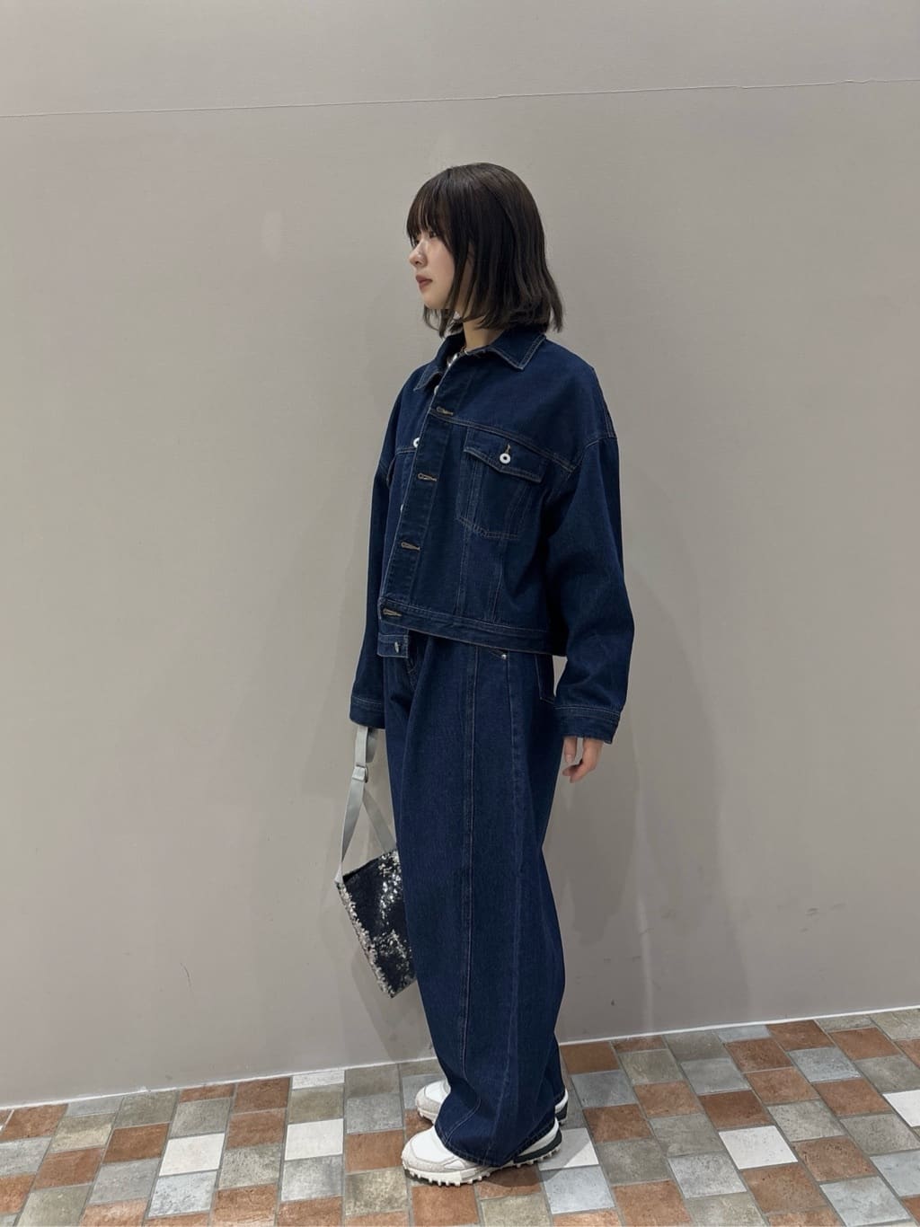 みゆさんの「INDIVI｜バイカラーヘンリーネックカットソー」を使ったコーディネート
