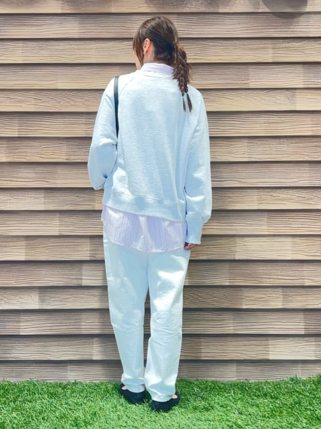 himiさんの「SHOO･LA･RUE｜MIX調 シンプルラグランスウェット」を使ったコーディネート